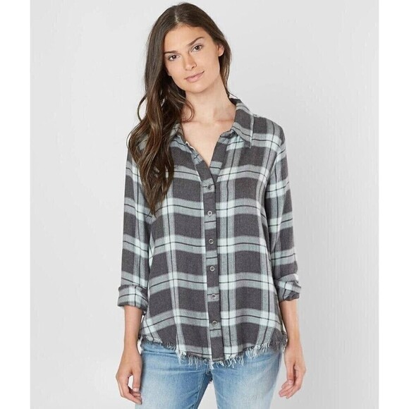 BKE Eased Womens Gray Split V-Neck Soft 100% Rayon Plaid Button Up Shirt Small - Picture 1 of 12